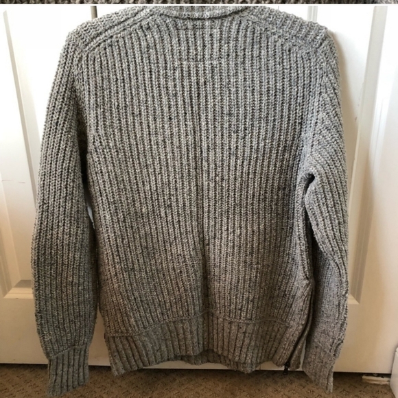 Banana Republic Crewneck Sweater - Picture 4 of 6